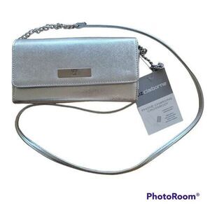 New Liz Claiborne Textured Silver Phone Charging Crossbody Bag Purse 8"x4" $50